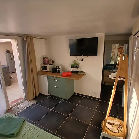 Le Patio Bed & Breakfast *